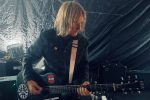 THE ALARM’S MIKE PETERS MOVES ‘FORWARDS’ WITH ALBUM WRITTEN IN CANCER WARD