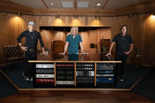 STEVE MORSE CONTINUES TO PUSH THE BOUNDARIES OF GUITAR
