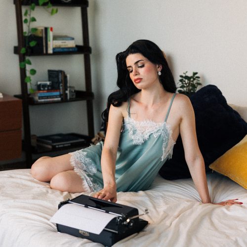 IMOGEN VALENTINE BLENDS HYPERPOP AND NOSTALGIA ON ‘SAME FONT DIFFERENT MAN’